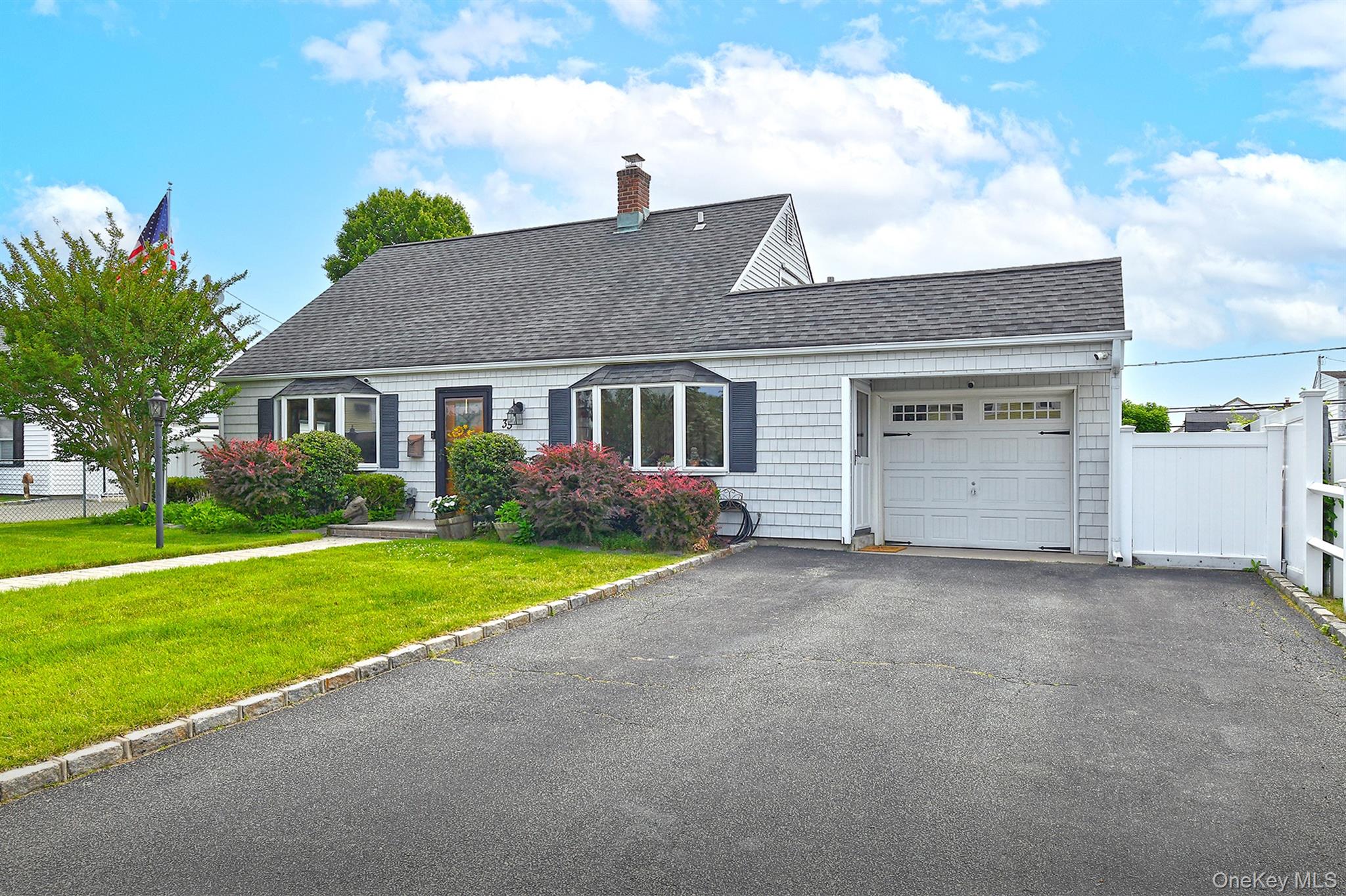 35 Ranch Lane Levittown, NY 11756 - Photo 2 of 38