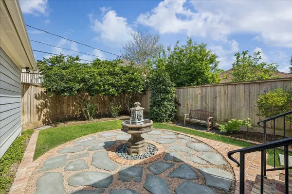 $1,325,000 | 2216 Arlington Street, Houston, TX 77008