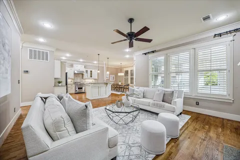 $1,325,000 | 2216 Arlington Street, Houston, TX 77008