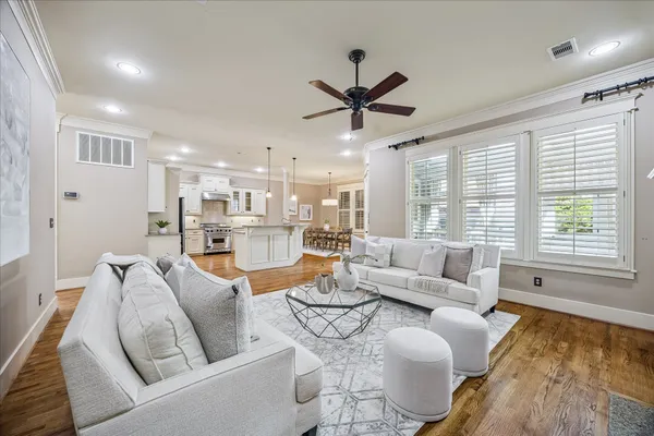 $1,325,000 | 2216 Arlington Street, Houston, TX 77008