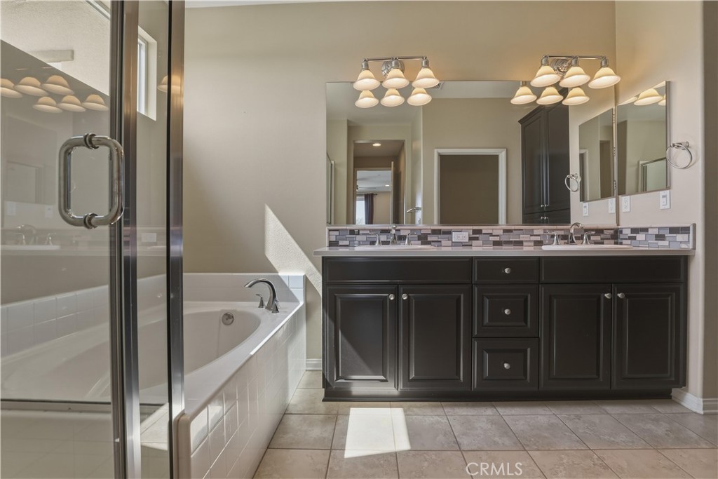 20292 Paseo Almendra Porter Ranch, CA 91326 - Photo 31 of 44 Primary Bathroom