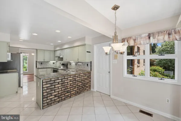 $1,100,000 | 7426 Oakcrest Lane, Clarksville, MD 21029