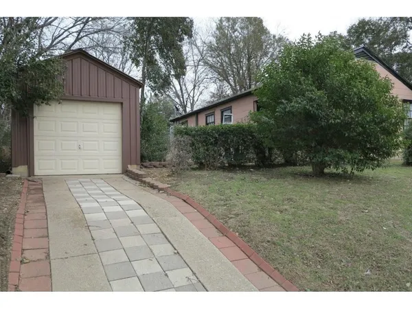 $1,500 | 7428 Gaston Avenue, Fort Worth, TX 76116