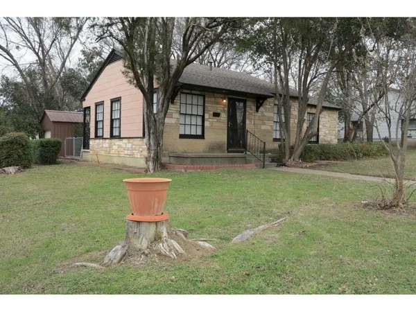$1,500 | 7428 Gaston Avenue, Fort Worth, TX 76116