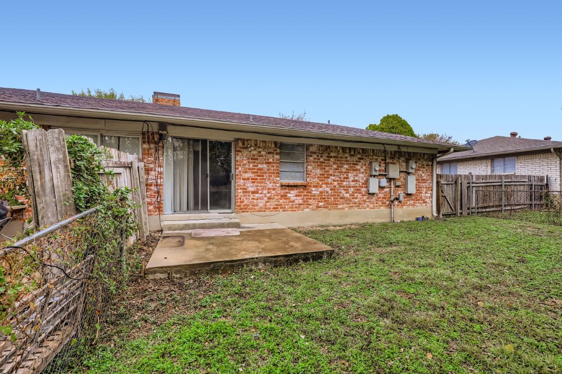 111 Stubblefield Drive Elgin, TX 78621 - Photo 25 of 27 front view of a house with a garden