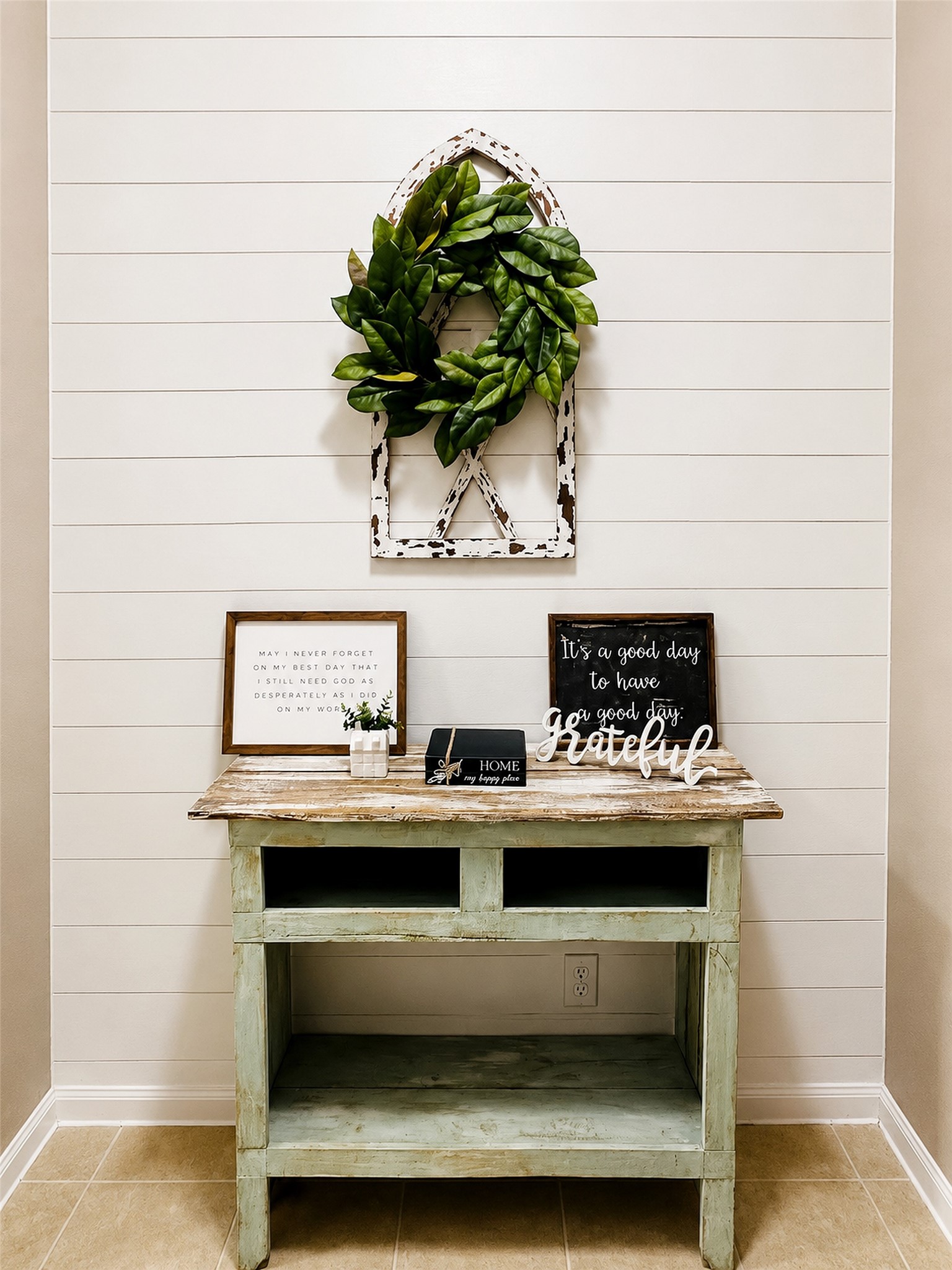 7562 Fettle Lane Conroe, TX 77304 - Photo 8 of 30 Welcoming entryway with charming farmhouse-inspired décor, creating a warm and inviting first impression.