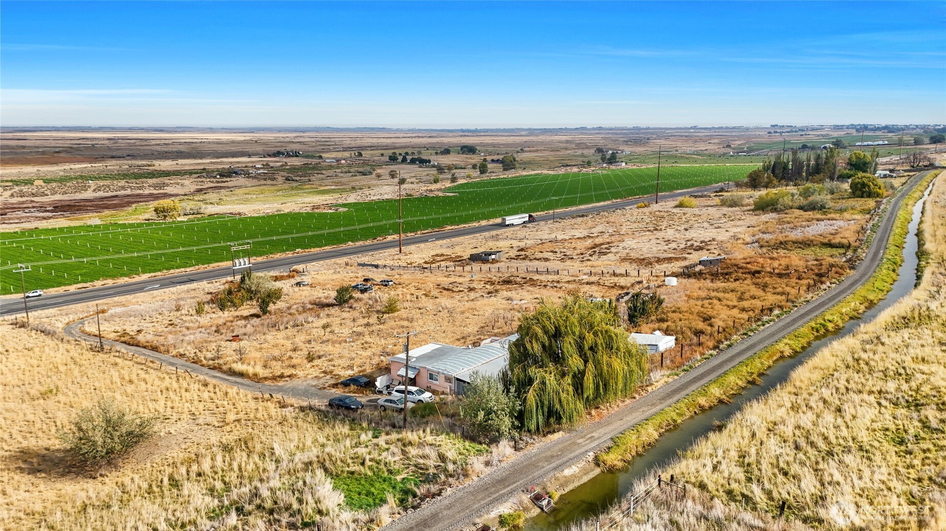 2597 W Highway Othello, WA 99344 - Photo 23 of 40 a view of an ocean beach and a mountain view