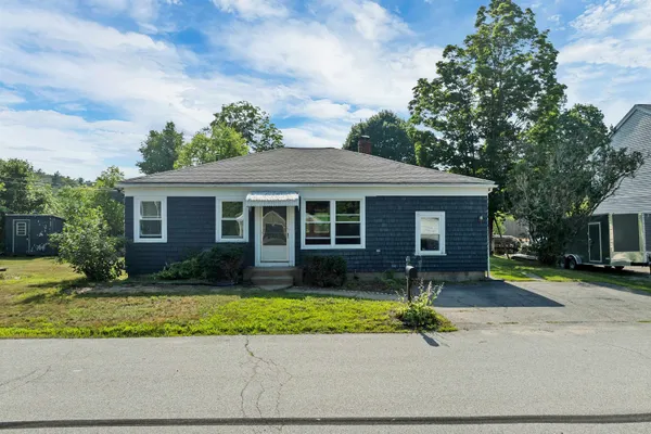 $399,900 | 3 Pond Street, Newmarket, NH 03857