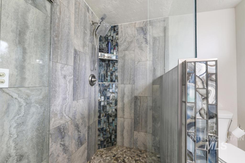 2243 4000 North Filer, ID 83328 - Photo 16 of 30 Bathroom featuring a tile shower