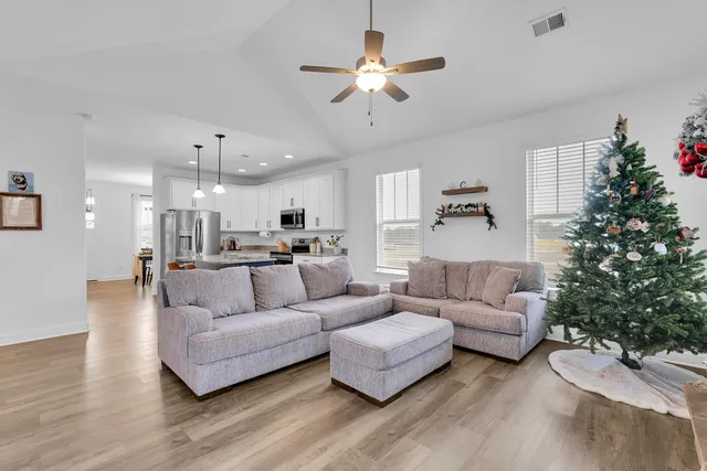 $318,000 | 725 East Osprey Lane, Cowpens, SC 29330