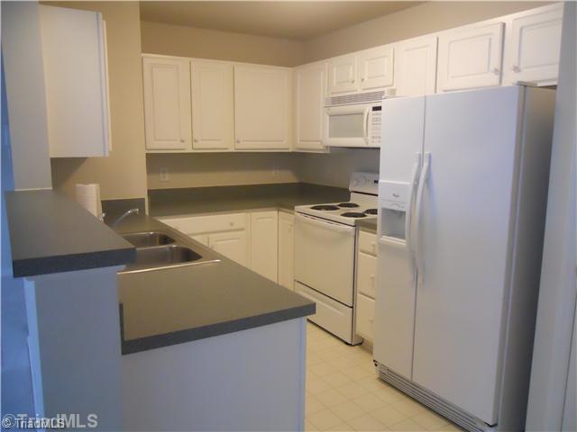 120 James Road, Unit 2D High Point, NC 27265 - Photo 4 of 8 Kitchen.