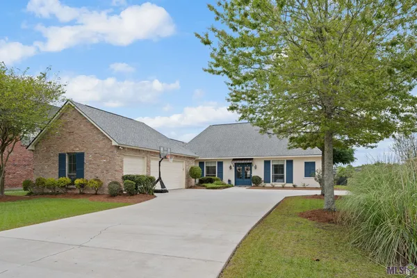 $519,900 | 6182 Breeze Point Drive, Gonzales, LA 70737