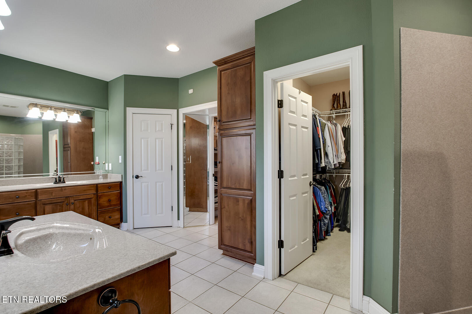 207 Amega Trace Loudon, TN 37774 - Photo 24 of 60 24_AmegaTrace_207_MasterBath01