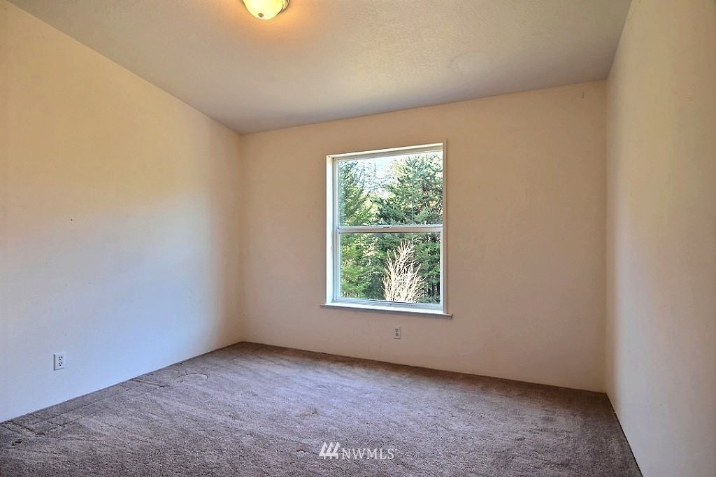 4058 Southwest Hunter Road Port Orchard, WA 98367 - Photo 12 of 17 Gallery Image 12