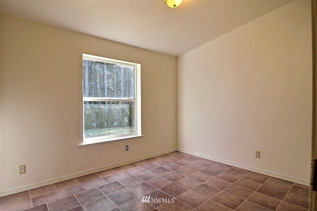 4058 Southwest Hunter Road Port Orchard, WA 98367 - Photo 13 of 17 Gallery Image 13
