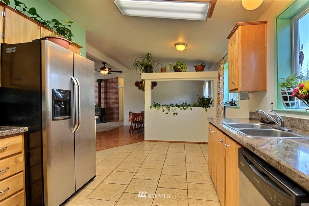 4058 Southwest Hunter Road Port Orchard, WA 98367 - Photo 3 of 17 Gallery Image 3