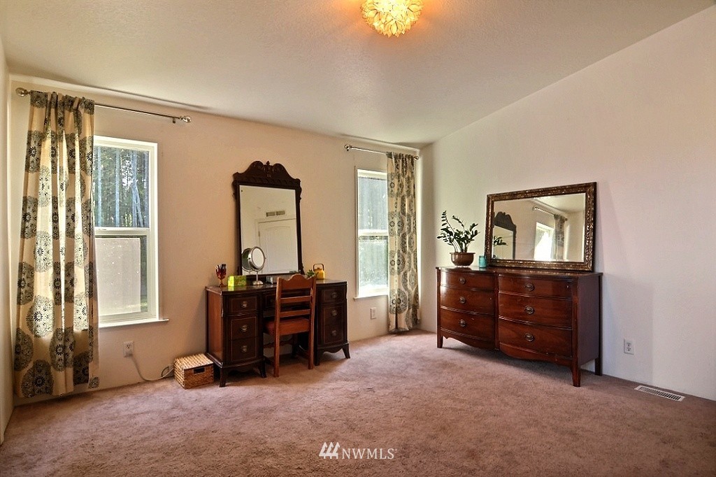 4058 Southwest Hunter Road Port Orchard, WA 98367 - Photo 9 of 17 Gallery Image 9
