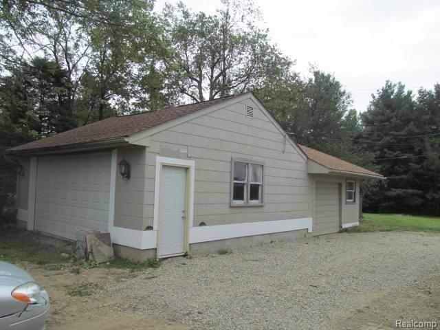 1790 McKail Road Leonard, MI 48367 - Photo 9 of 10 mckail garage.jpg