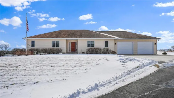$775,000 | W16091 Dewey Road, Northfield, WI 54635