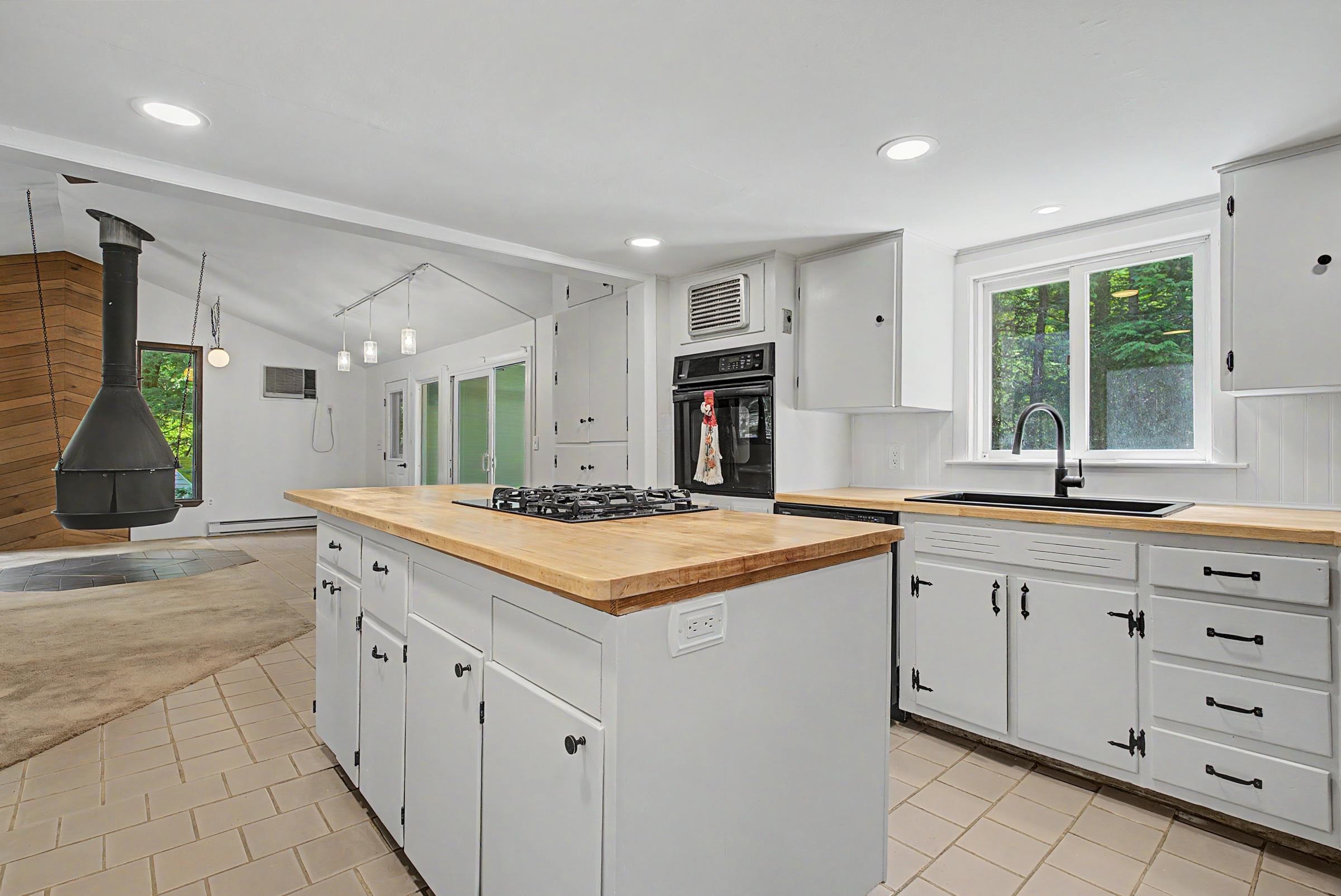 42 Sherburne Road Lee, NH 03861 - Photo 5 of 34