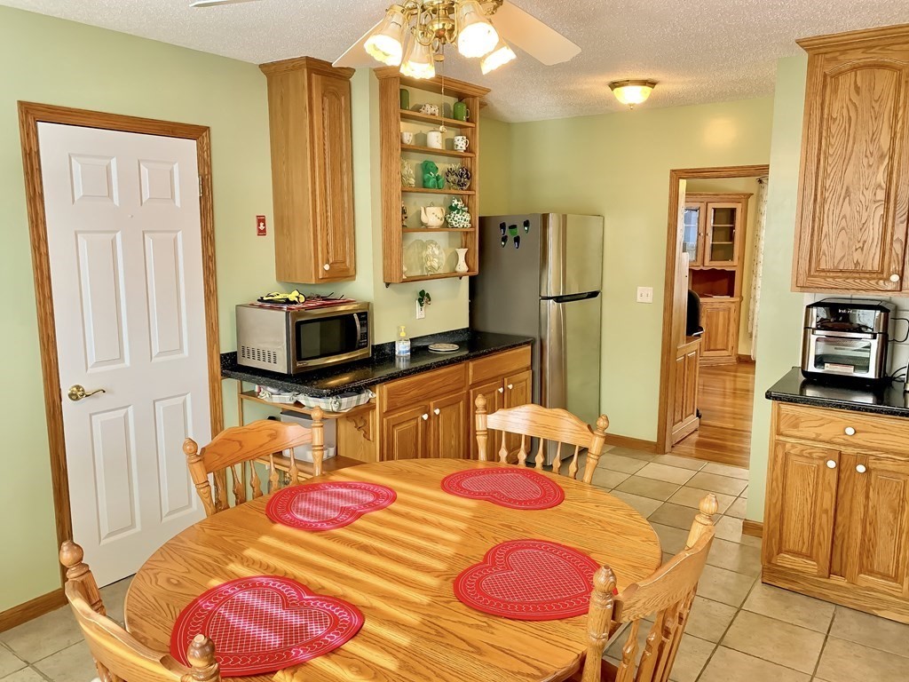 15 Rimmon Avenue Springfield, MA 01107 - Photo 3 of 28