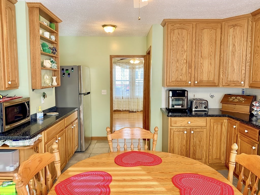 15 Rimmon Avenue Springfield, MA 01107 - Photo 5 of 28