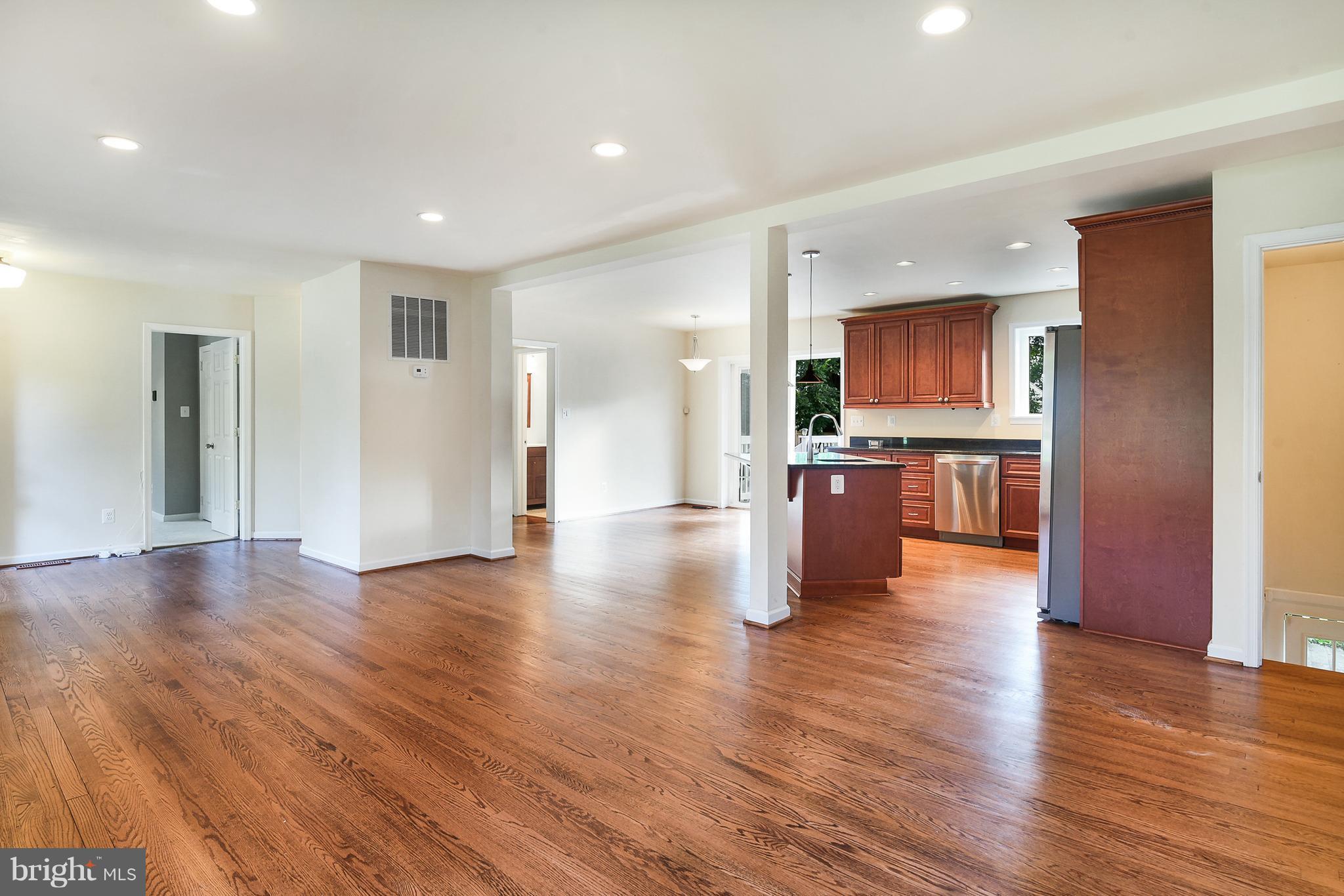 3200 North Glebe Road Arlington, VA 22207 - Photo 2 of 22 Living Room