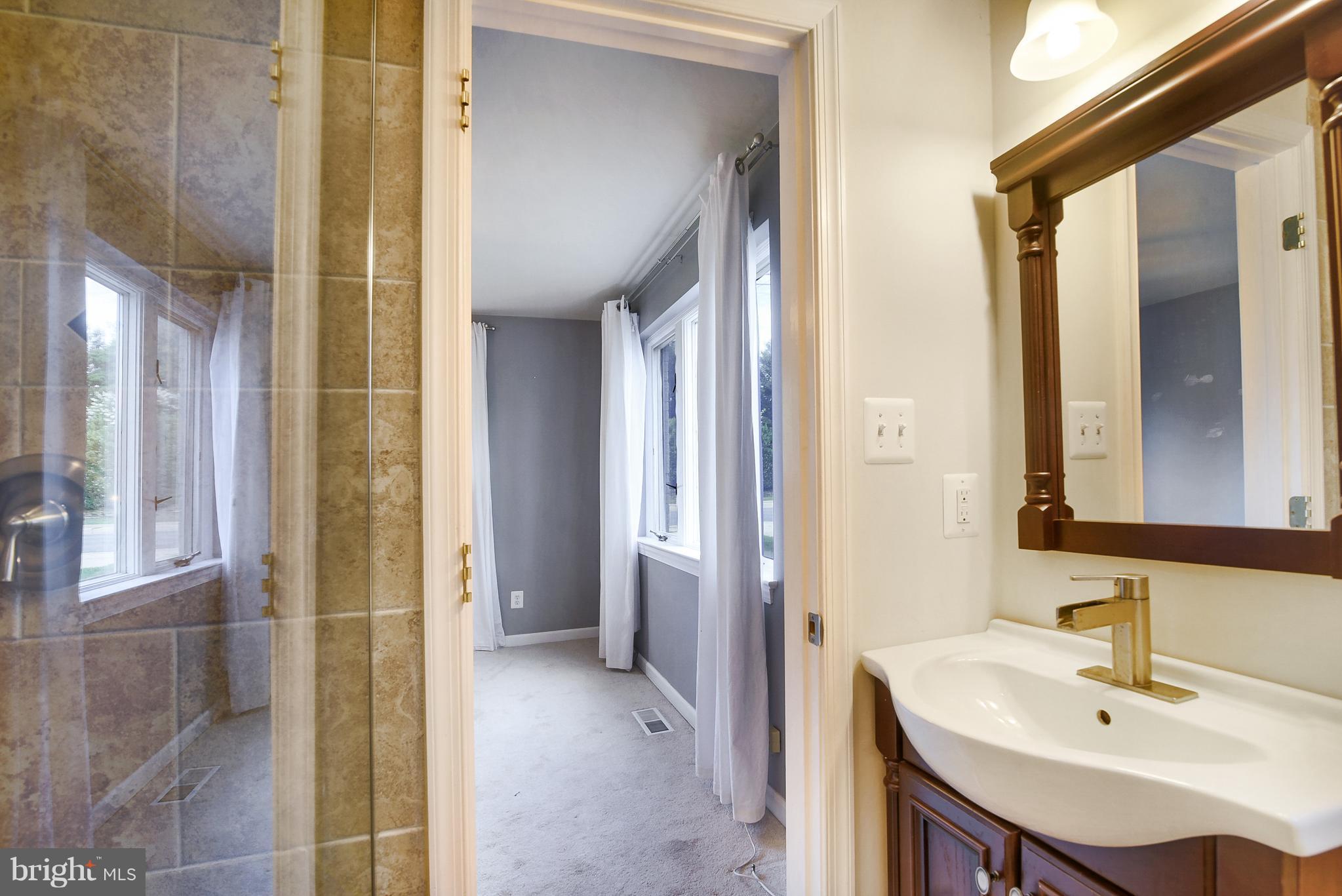 3200 North Glebe Road Arlington, VA 22207 - Photo 11 of 22 Bath