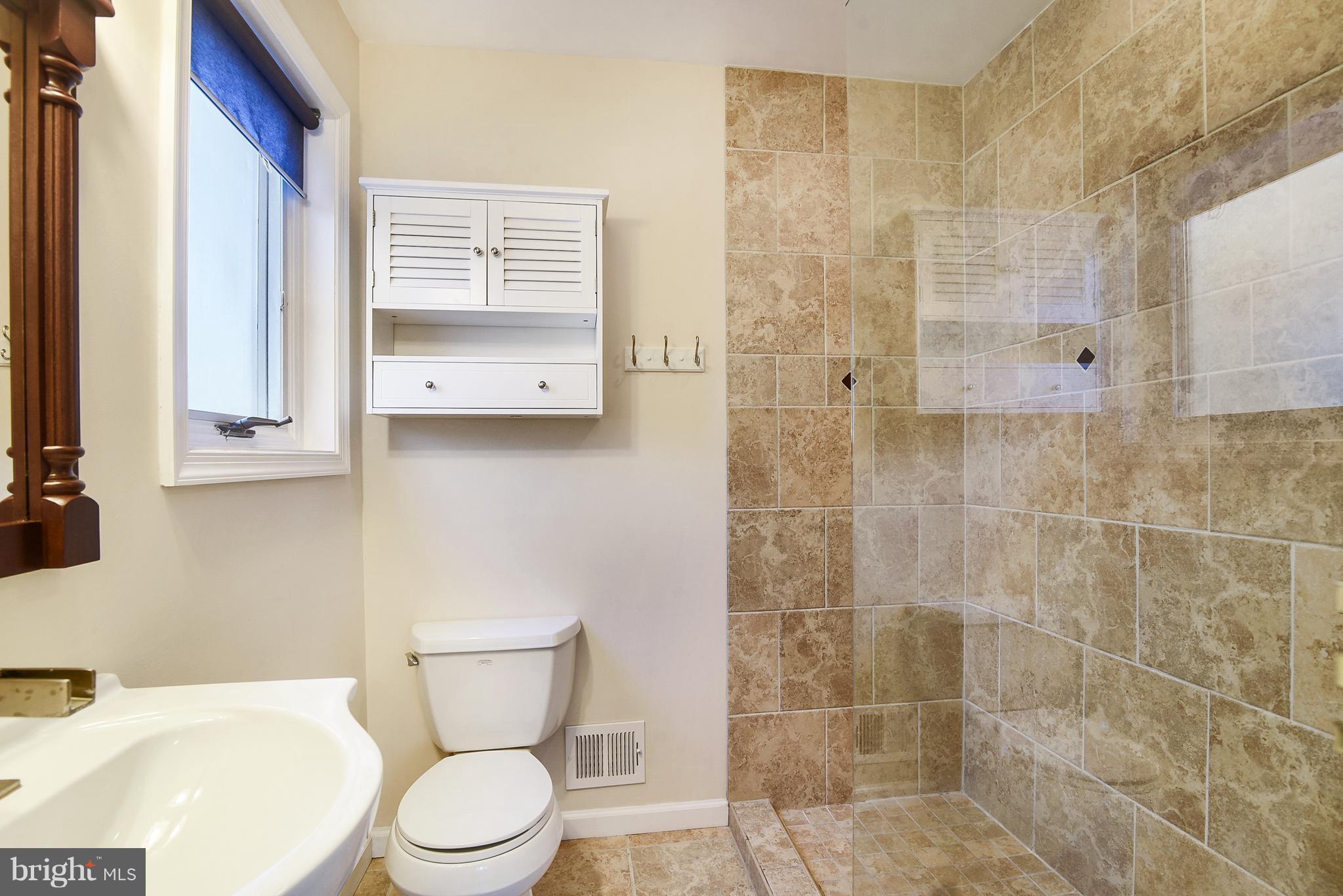3200 North Glebe Road Arlington, VA 22207 - Photo 12 of 22 Bath