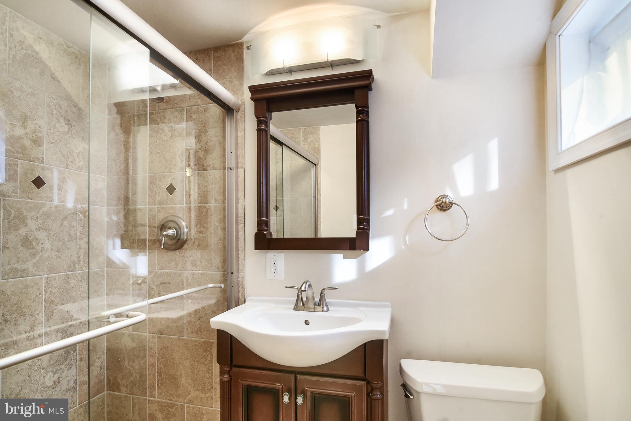 3200 North Glebe Road Arlington, VA 22207 - Photo 18 of 22 Bath