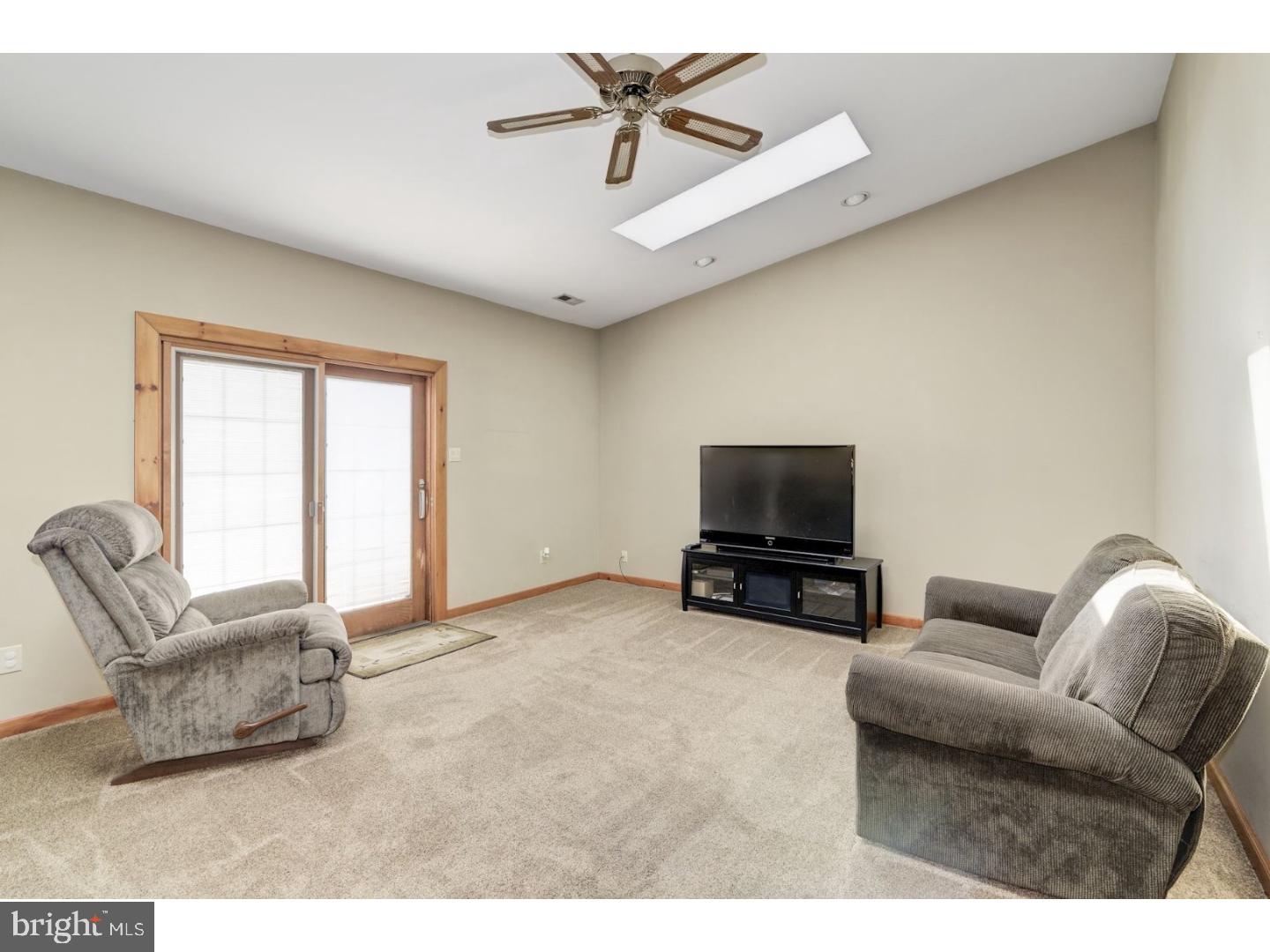 9 Crisfield Road Sicklerville, NJ 08081 - Photo 6 of 23 Gallery Image 6