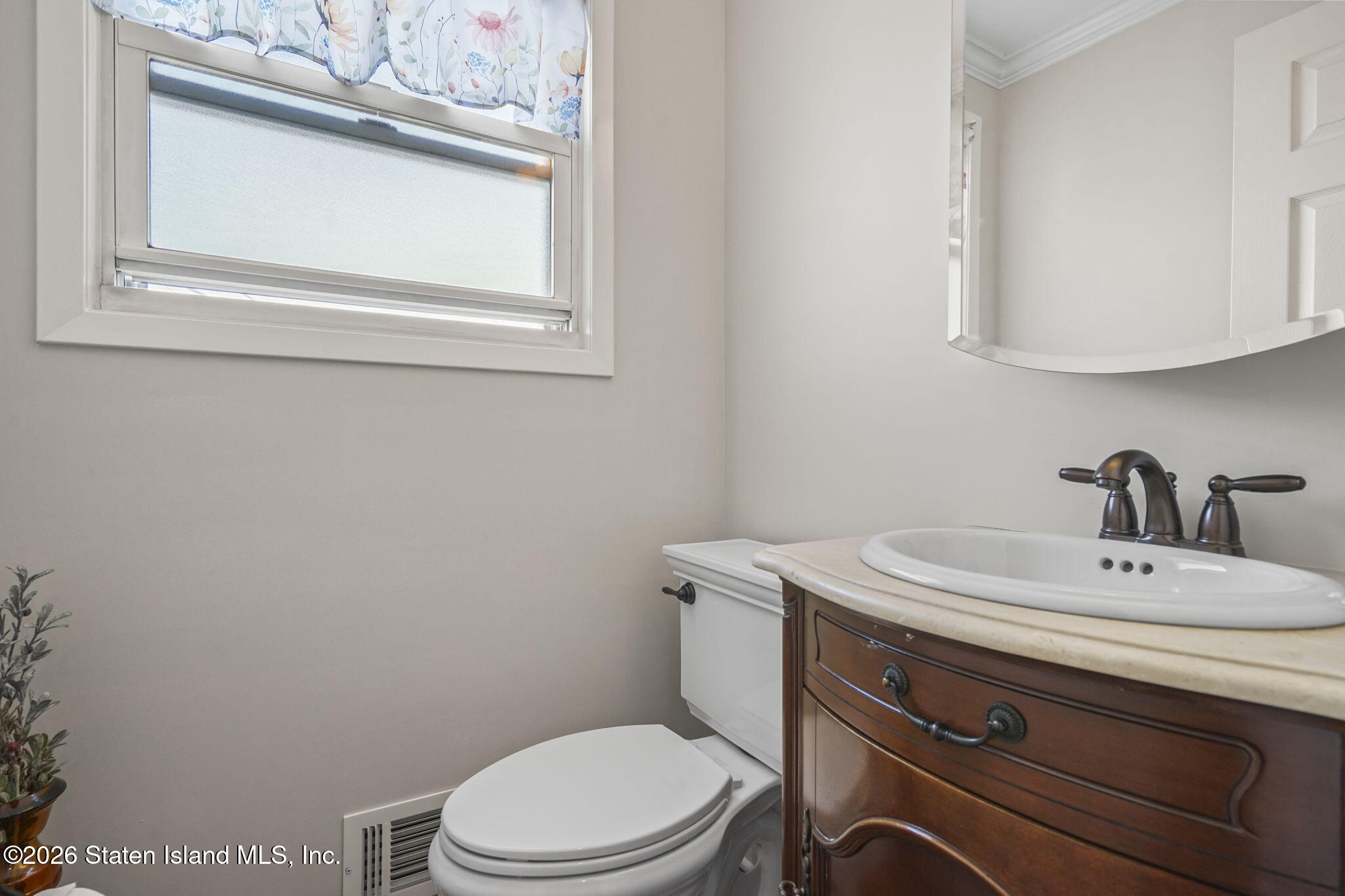 33 Middle Loop Road Staten Island, NY 10308 - Photo 12 of 24 12-web-or-mls-DSC03345