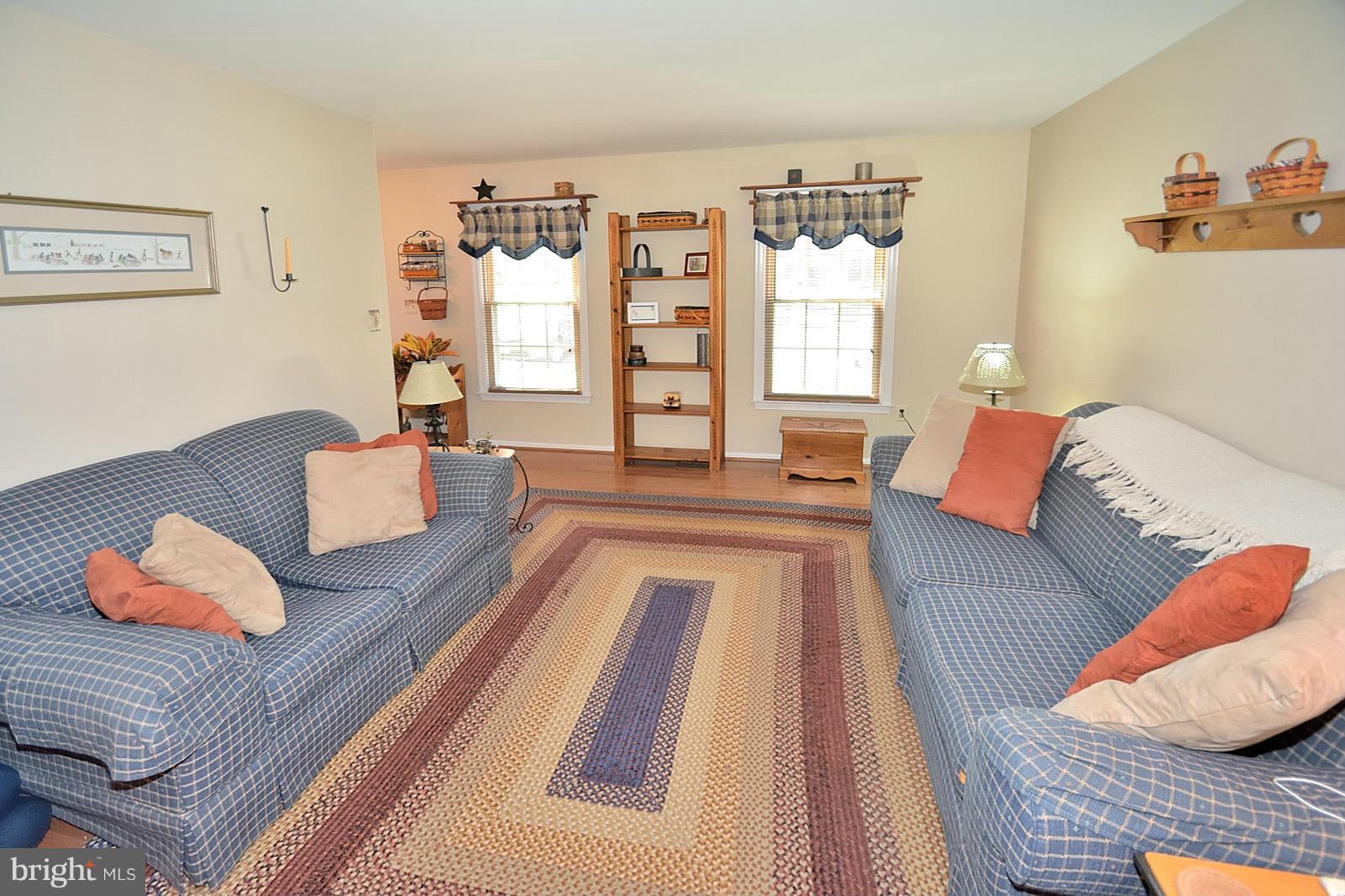 7929 Forest Path Way Springfield, VA 22153 - Photo 5 of 26 Living Room