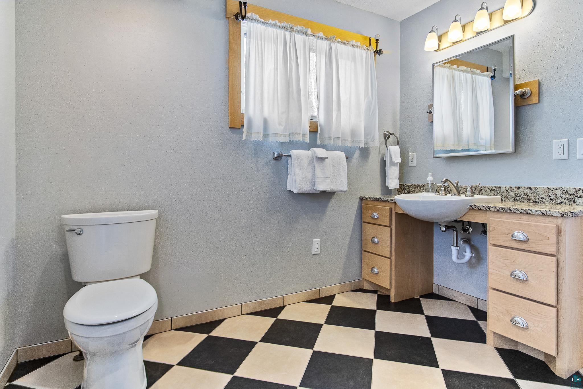 5163 Greenwood Road Duluth, MN 55804 - Photo 34 of 47 Bathroom featuring checkerboard tile flooring