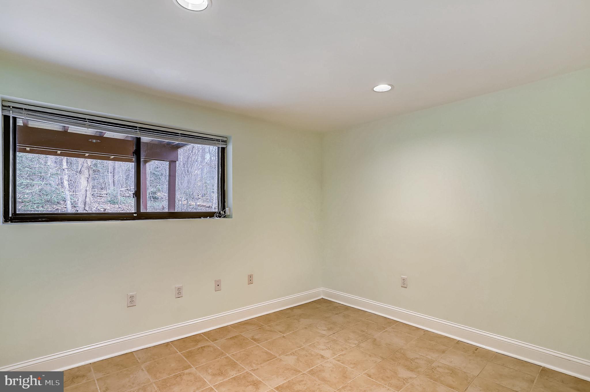 6818 Nashville Road Hyattsville, MD 20784 - Photo 33 of 40 Bedroom 4