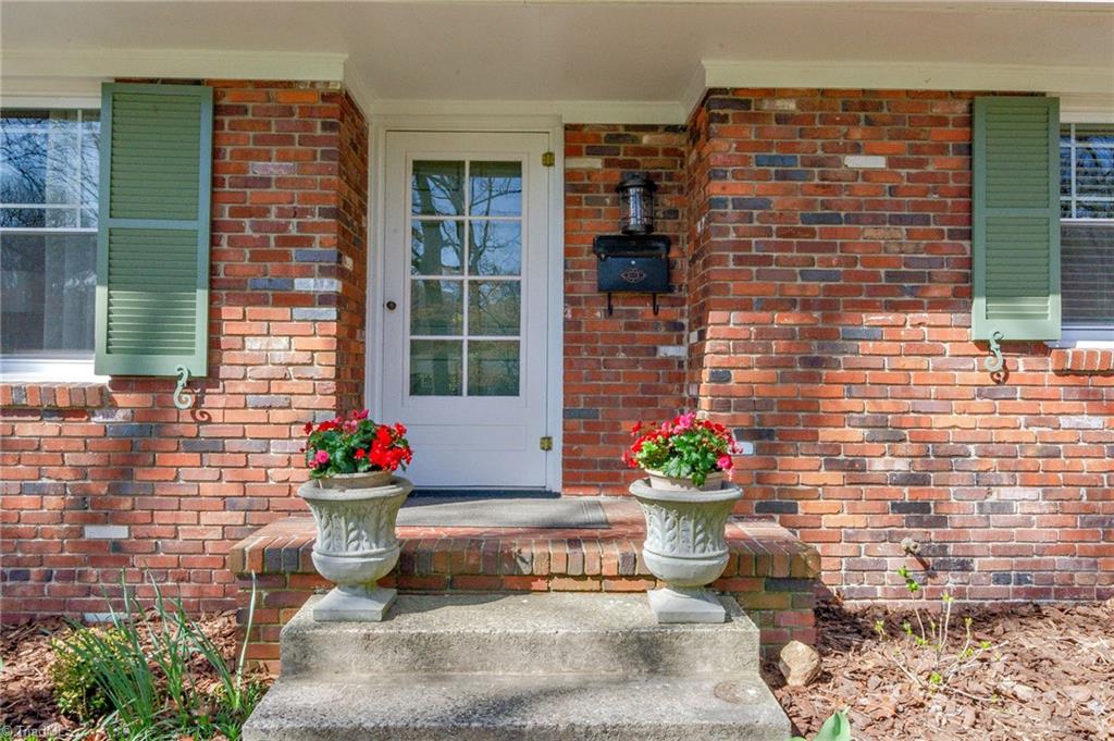718 Longbow Road Winston-Salem, NC 27104 - Photo 4 of 46 Gallery Image 4