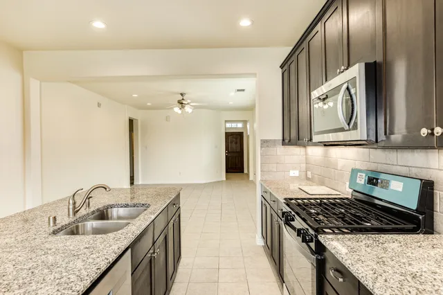 $2,250 | 1301 Scarlet Mountain Drive, Rosharon, TX 77583