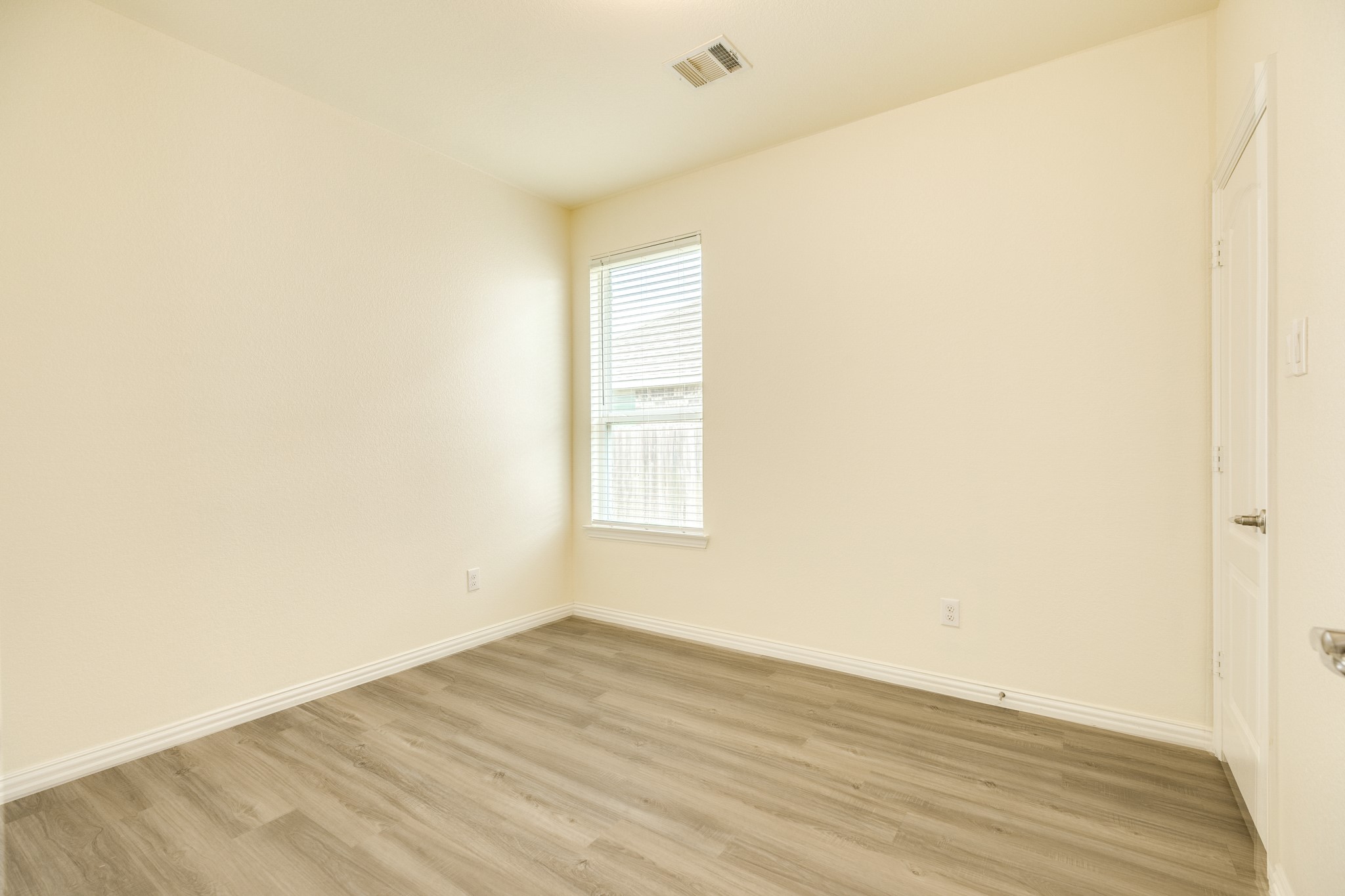 1301 Scarlet Mountain Drive Rosharon, TX 77583 - Photo 19 of 43 an empty room with wooden floor and windows