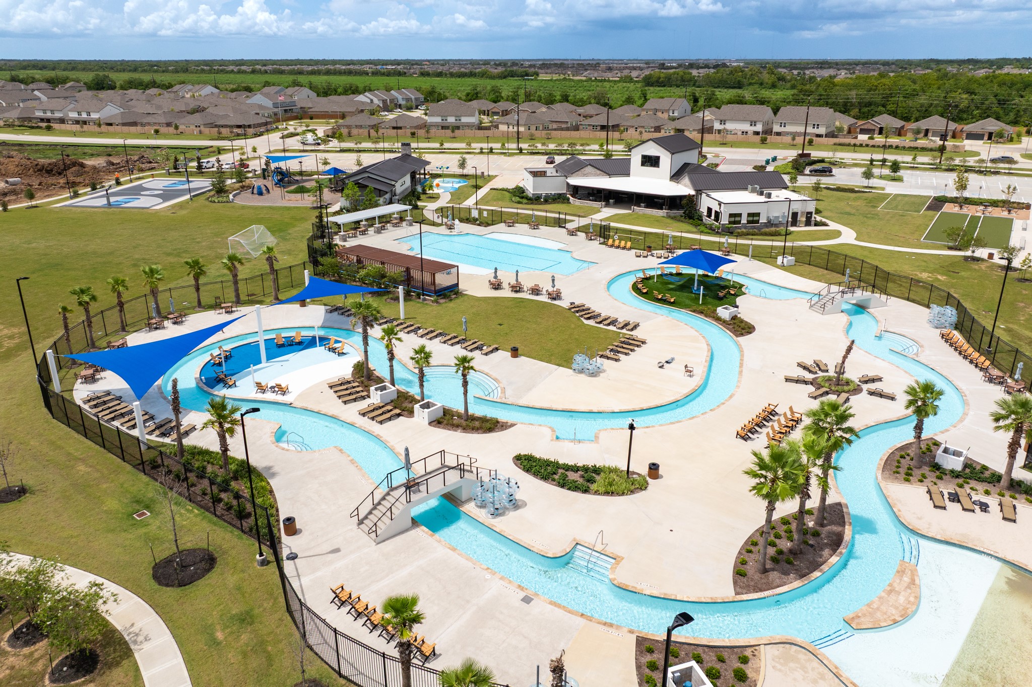 1301 Scarlet Mountain Drive Rosharon, TX 77583 - Photo 38 of 43 a view of a swimming pool with a table and chairs