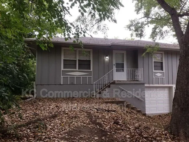 $1,600 | 218 Southwest 19 Street, Oak Grove, MO 64075