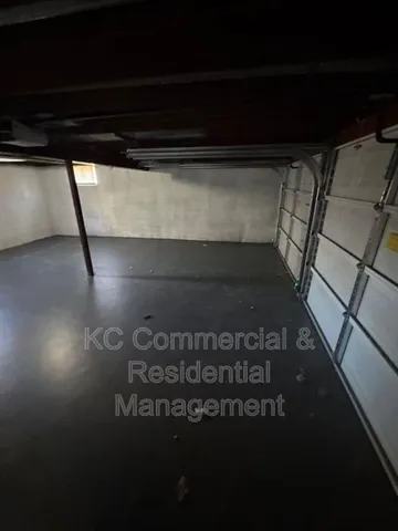 $1,600 | 218 Southwest 19 Street, Oak Grove, MO 64075