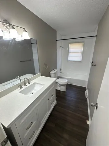 $1,600 | 218 Southwest 19 Street, Oak Grove, MO 64075