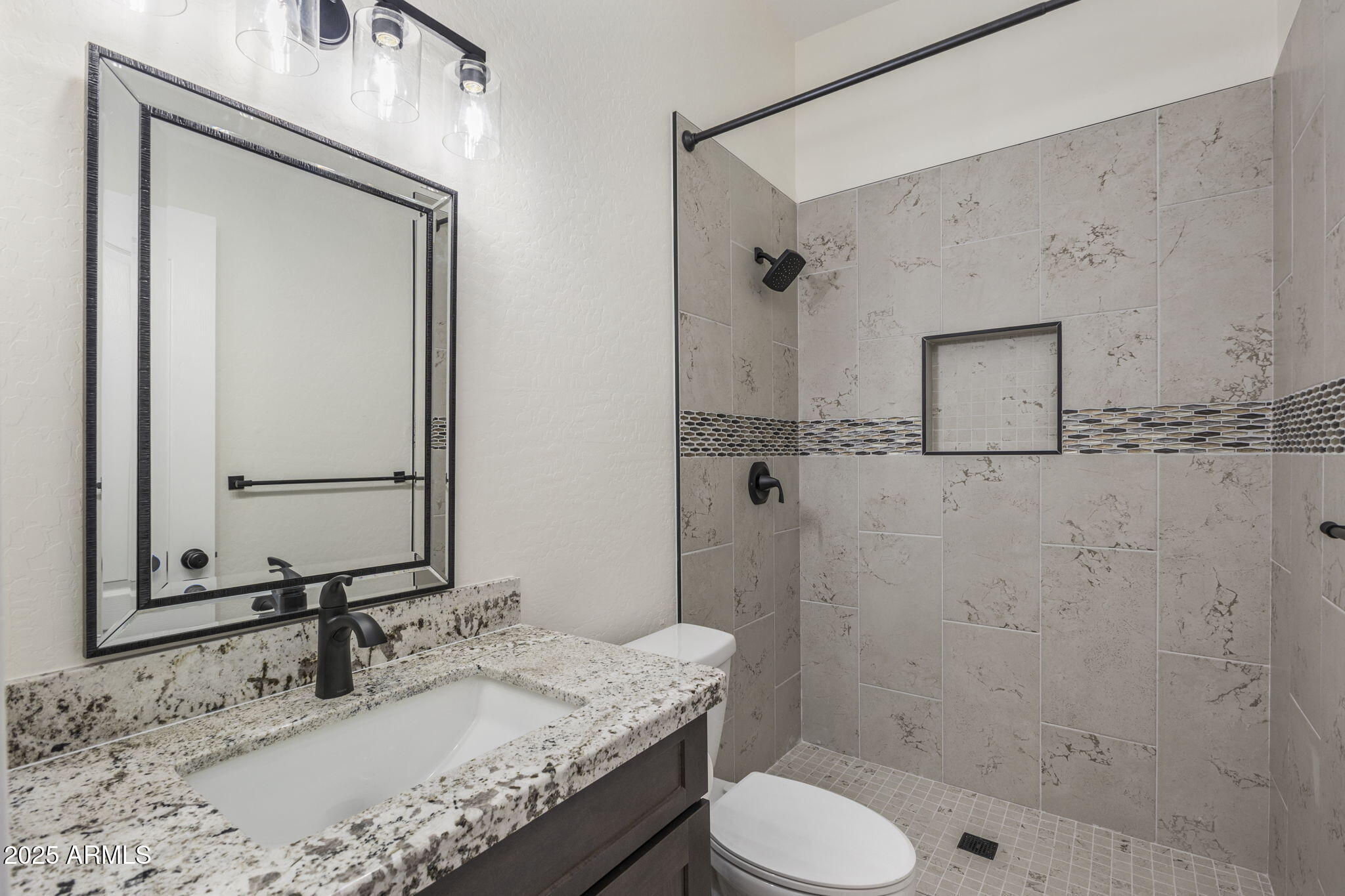 6602 West Rowel Road Phoenix, AZ 85083 - Photo 16 of 21 Guest Bathroom