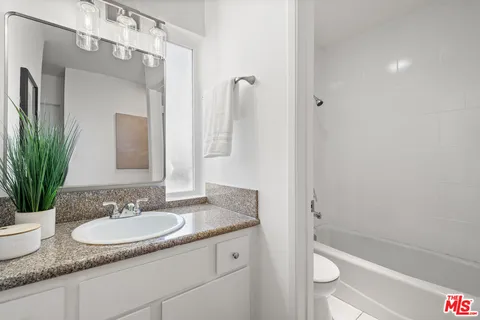$495,000 | 360 Gladys Avenue, Unit 1, Long Beach, CA 90814