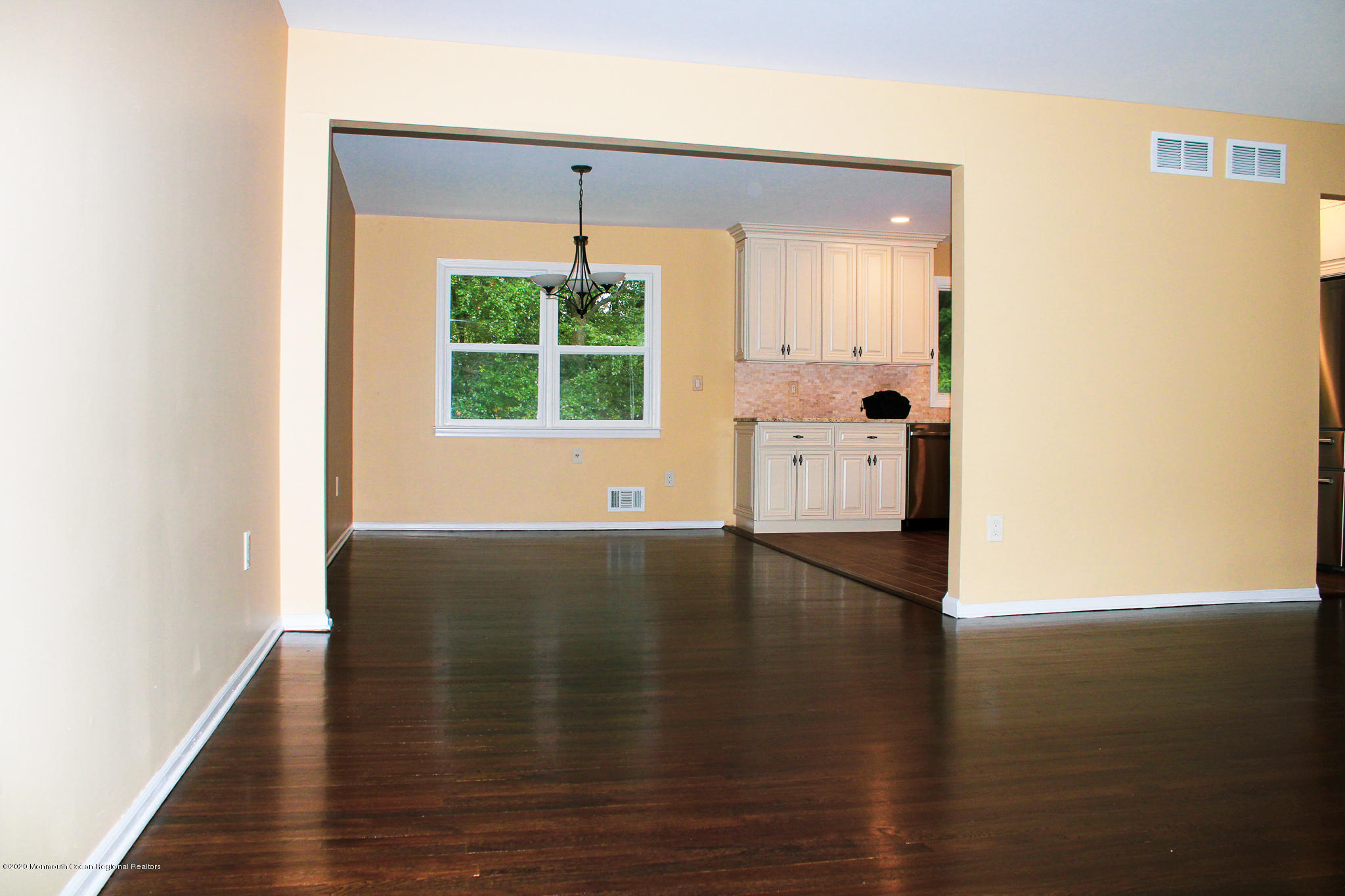 17 Carriage Road North Hazlet, NJ 07730 - Photo 3 of 18 DINING 17