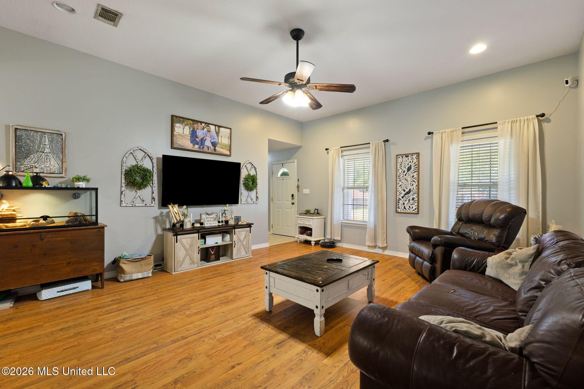 22 Southdown Road Sumrall, MS 39482 - Photo 3 of 16 mls_22_Southdown_Rd-4