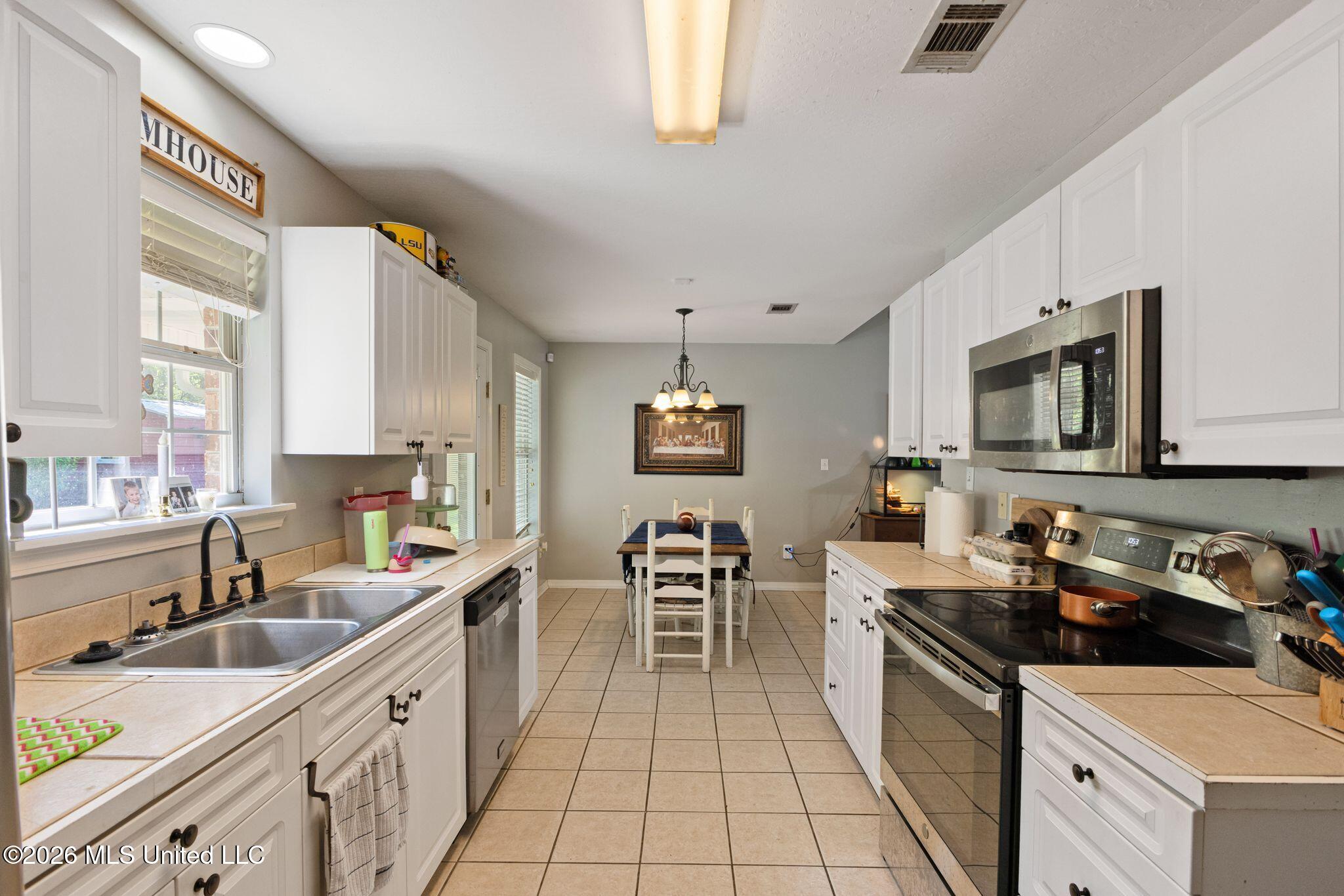22 Southdown Road Sumrall, MS 39482 - Photo 5 of 16 mls_22_Southdown_Rd-5