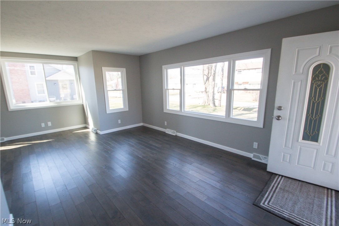 7584 Southland Road Mentor-on-the-Lake, OH 44060 - Photo 2 of 15
