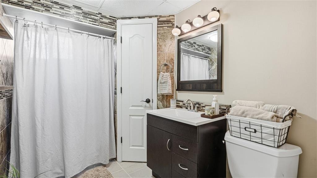 453 Amherst Avenue Coraopolis, PA 15108 - Photo 7 of 48