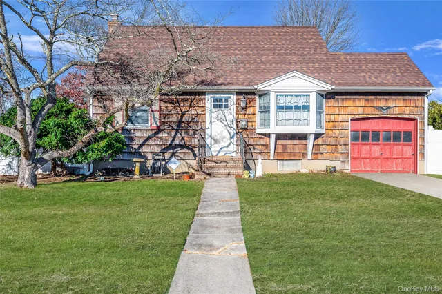 $499,000 | 360 Arcadia Drive, West Islip, NY 11795